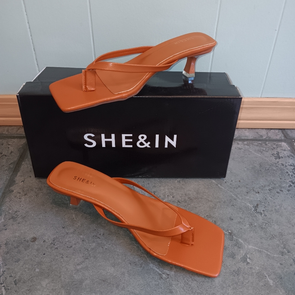 SHEIN Cognac Kitten Heel Thong Sandals Size 38 NEW IN BOX